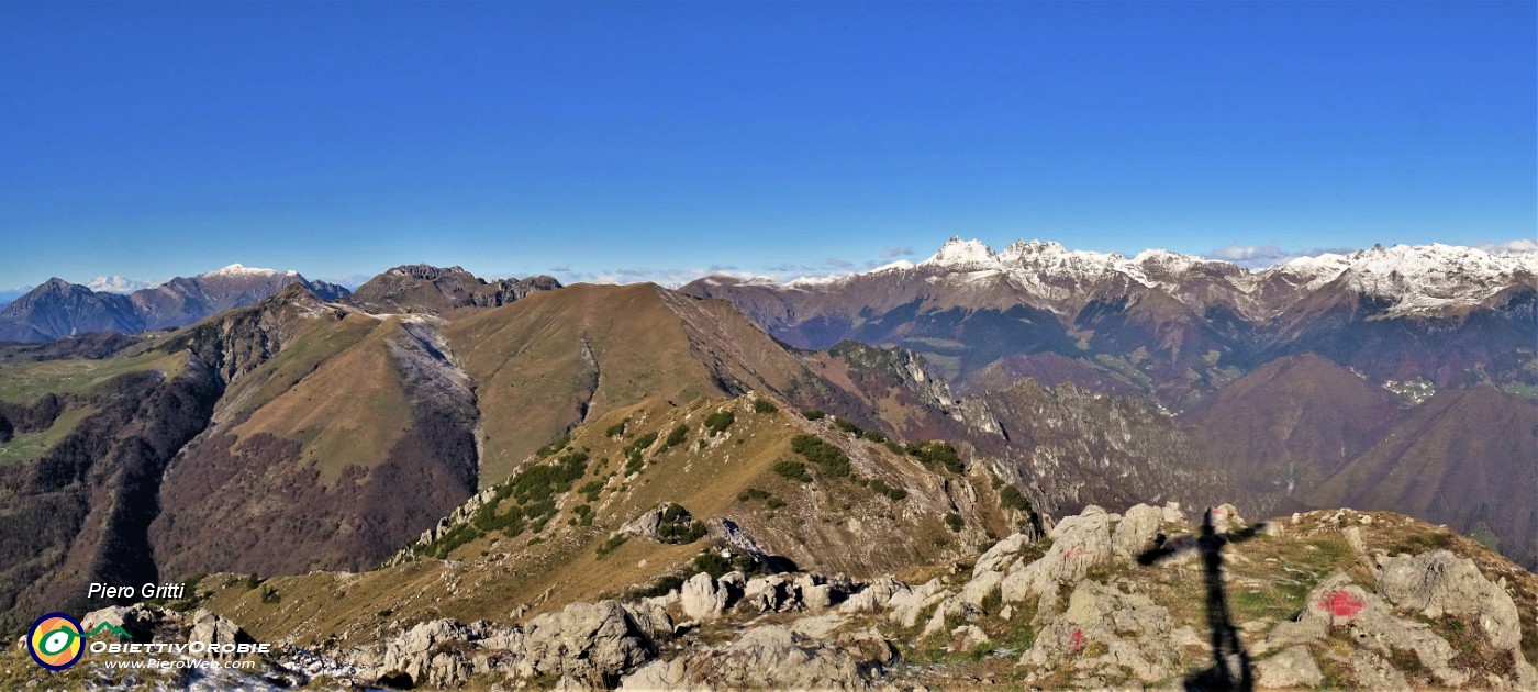 56 Dalla vetta del Venturosa vista verso Val Taleggio e le Orobie imbiancate.jpg